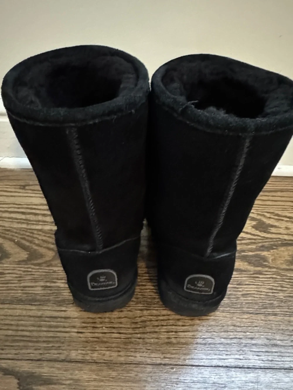 Bearpaw - Classic Black Shearling-Lined Winter Boots - Women 8 - Picture 2 of 4